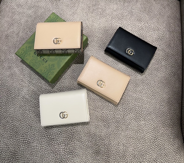 グッチ財布 レプリカ着用イメージ